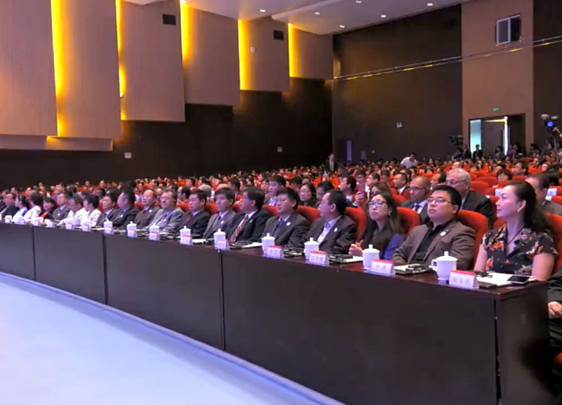 每个妇女，，，，，，，每个儿童启动仪式