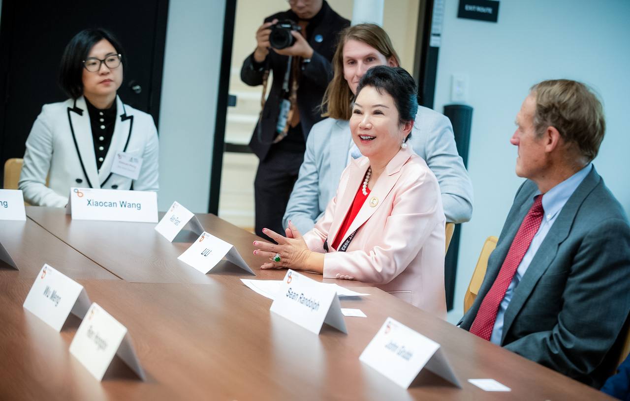 不朽情缘集团董事局李俐加入贸促会活动